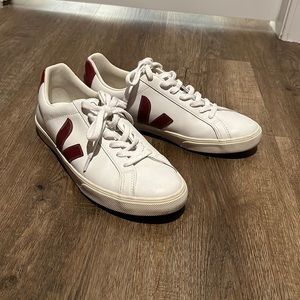 Women’s Veja Esplar white leather/burgundy size 9